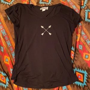 Arrow tee